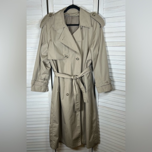 London Fog Jackets & Blazers - Vintage London Fog Classic Tan Double Breasted Trench Coat. Size 14R.